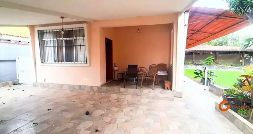 2 casas em  Terreno de Esquina próx. a Cesário de Mello