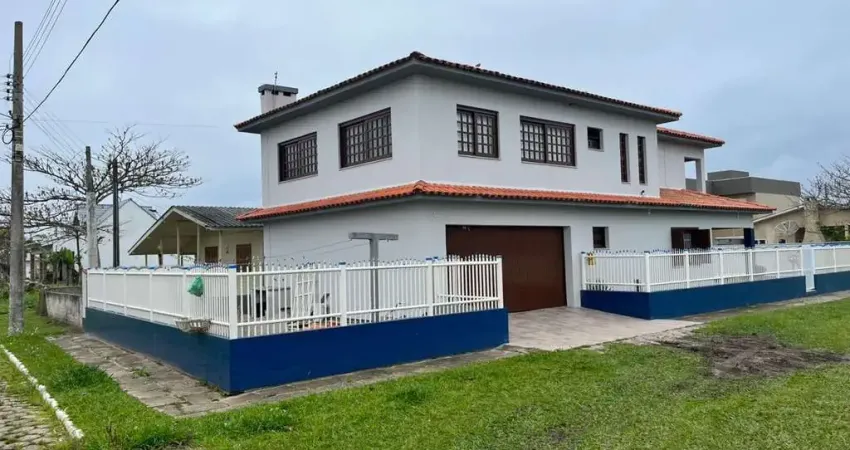 Casa com 4 dormitórios à venda, 235 m² por R$ 950.000 - Erechim - Balneário Arroio do Silva/SC