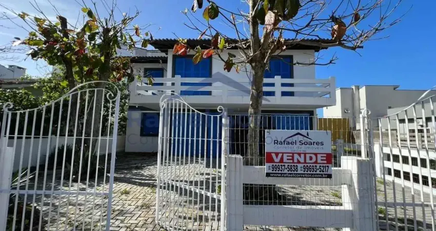 Casa com 5 dormitórios à venda, 200 m² por R$ 790.000,00 - Centro - Balneário Arroio do Silva/SC