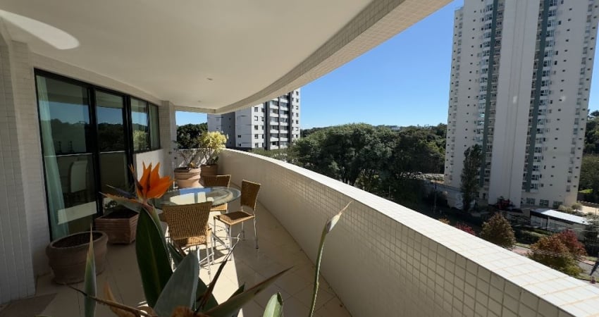 4 quartos, 232 m², 2 vagas - Estilo Atemporal na Charmosa Rua do Outono em Curitiba