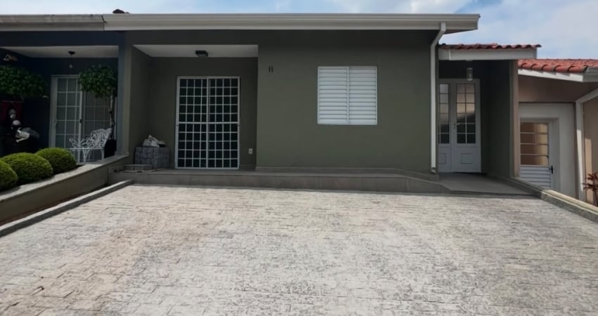 Casa térrea à vendq em condomínio fechado