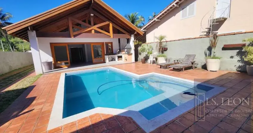Casa para Venda em Guarujá, Guaiúba, 3 dormitórios, 1 suíte, 3 banheiros, 5 vagas