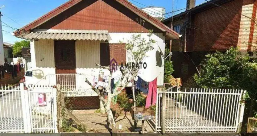 Duas casas no mesmo terreno, possibilidade de morar em um imóvel e alugar o outro. Bairro Industrial - Farroupilha