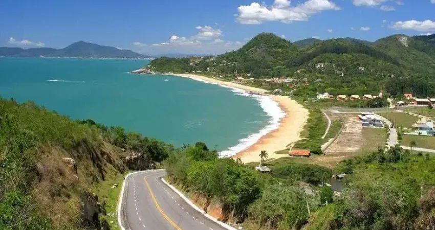 Terreno na praia do estaleiro, 490m²! próximo à interpraias.