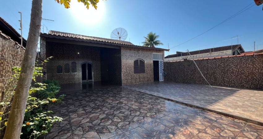 Casa com 3 quartos à venda na Avenida Flacides Ferreira, 796, Balneário Gaivota, Itanhaém