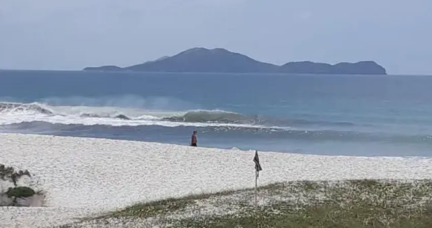 BEIRA MAR, NO PARAÍSO EM CABO FRIO, PRAIA DO FOGUETE, EXCELENTE OPÇÃO CASA 3/4