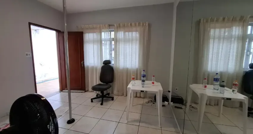 Oportunidade no bairro planalto – casa térrea com 3 vagas e jardim