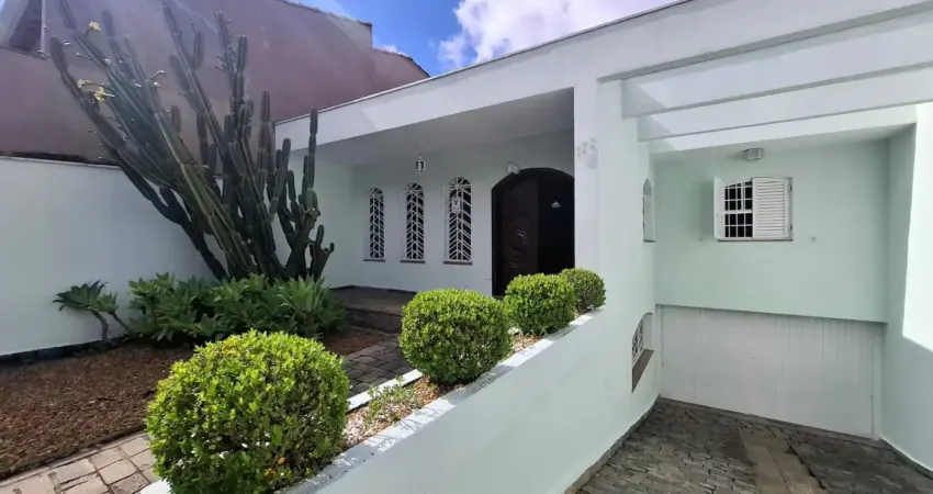 Casa  ampla no bairro assunção com 3 dormitórios, 4 banheiros, jardim e quintal amplo