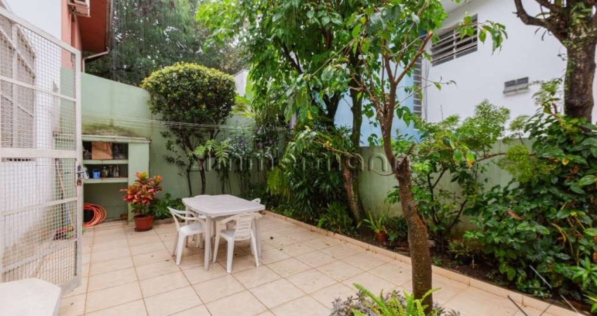 Casa com 3 quartos à venda na Rua Dom Rosalvo, --, Vila Madalena, São Paulo