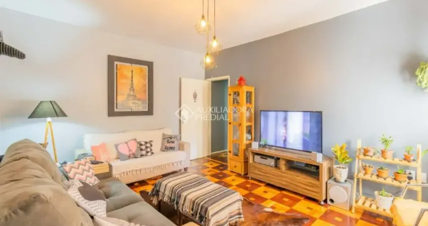 APARTAMENTO SEMIMOBILIADO COM 3 QUARTOS NO PETRÓPOLIS
