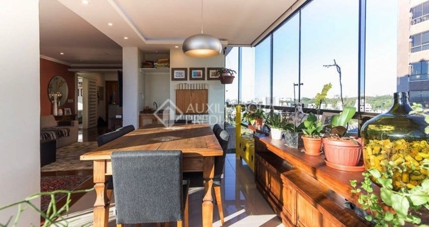 ENSOLARADO, VENTILADO E COM UMA LINDA VISTA EM TODOS OS AMBIENTES.