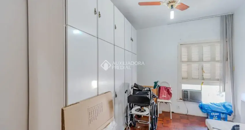 Apartamento à venda em Bom Fim, o imóvel é um verdadeiro refúgio.