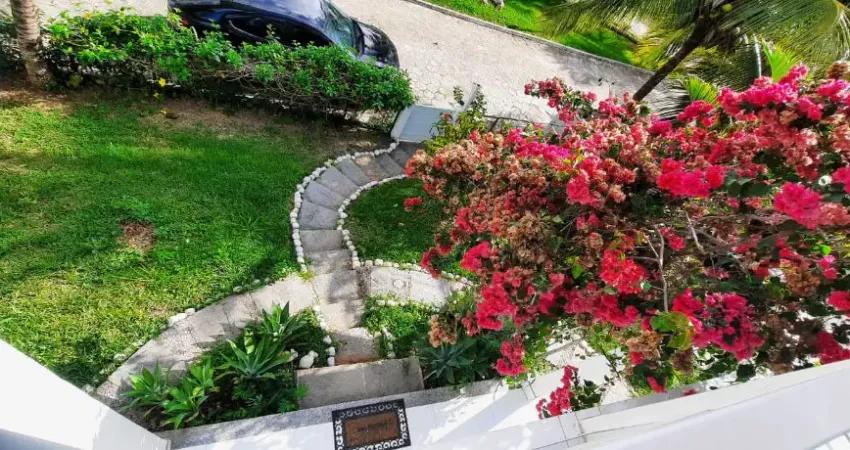 Excelente casa moderna em condomínio fechado à venda