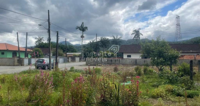 Casa com amplo terreno - Rio Bonito - Joinville/SC 1.045m²