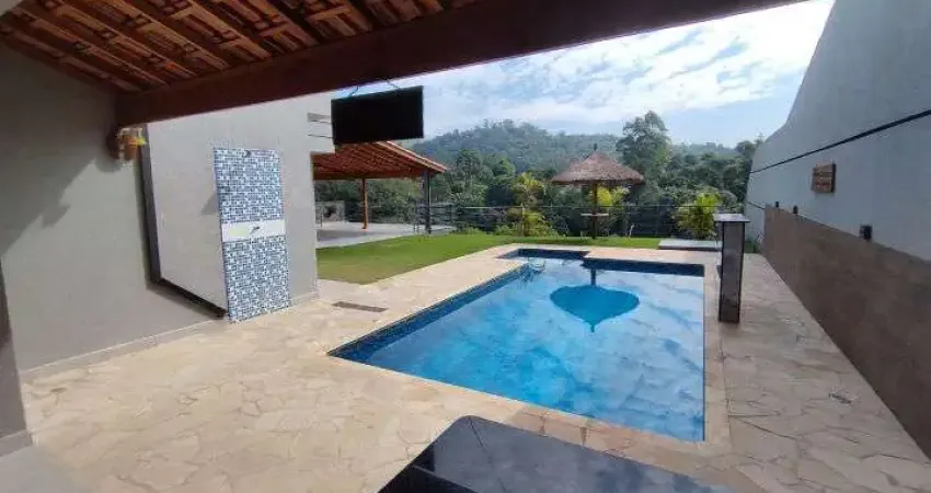O refúgio térreo perfeito: casa novíssima com piscina de ozônio, a 25 minutos de sp