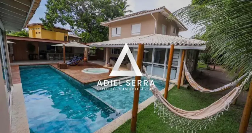 Sauípe - 1.408,47m² total - PORTEIRA FECHADA - 5 suítes - Energia solar - Splits - Armários - Piscina c/ deck - Spa - Espaço Gourmet - 3 vagas
