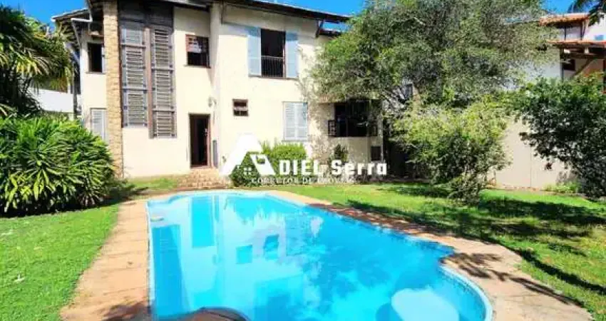 Piatã - 675m² total - 5 quartos - 2 suítes - Gabinete - Despensa - 2 varandas - Placa solar - Edícula - Piscina privativa - Sótão - 4 vagas