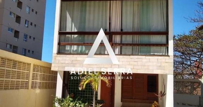 Armação | Casa com 5 suítes + home office | 220m² | Condomínio fechado | 300m da praia | Infraestrutura completa