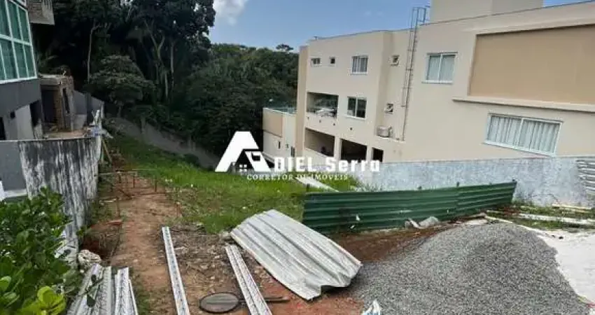 Terreno declive com 559m² - alphaville salvador 02 - condomínio com infra e segurança 24h