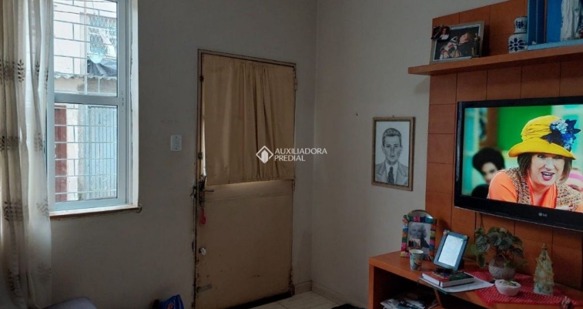 APARTAMENTO 3 QUARTOS TÉRREO COM PÁTIO NO BAIRRO IAPI COM GARAGEM
