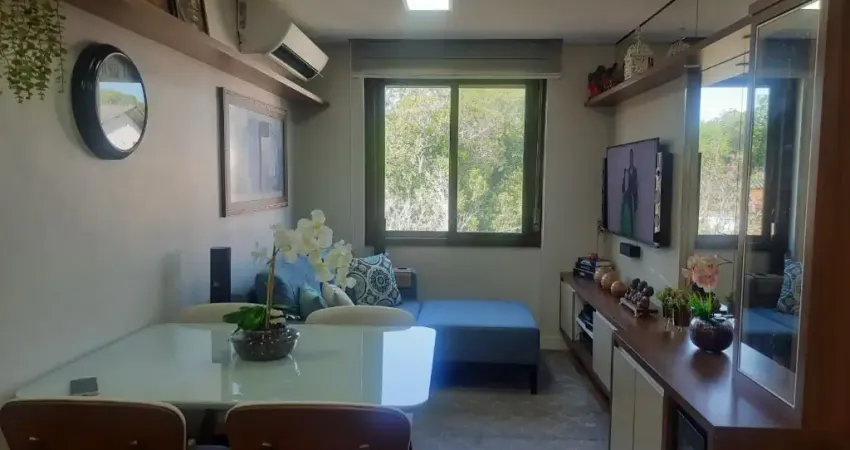 Apartamento de 2 dormitórios/quartos, todo reformado, com churrasqueira e vaga