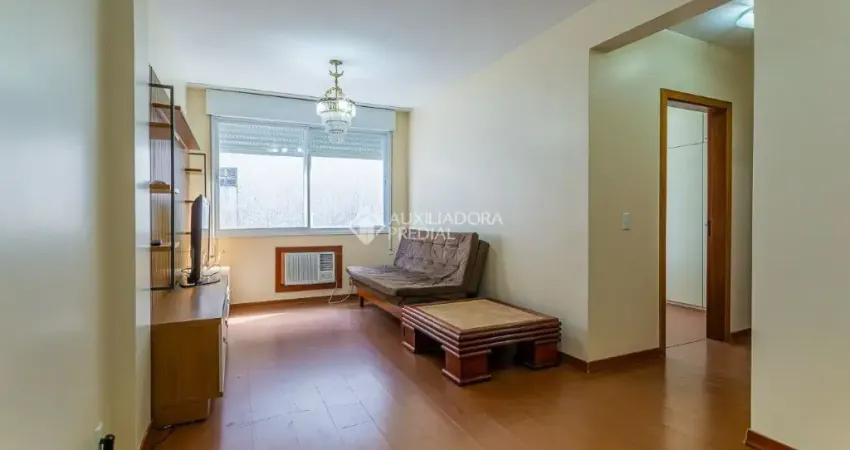 Apartamento 2 dormitórios com suíte, dependência completa, garagem, no Bairro Petrópolis.
