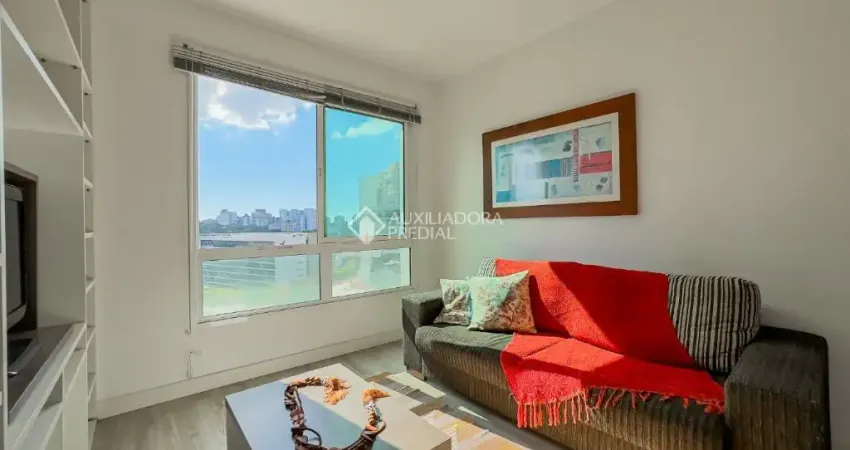 Apartamento mobiliado de 1 quarto com 1 vaga à venda no bairro Três Figueiras em Porto Alegre