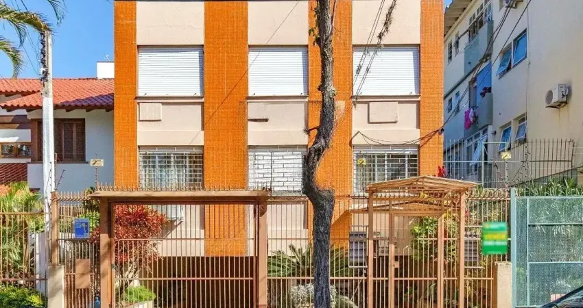 Imóvel com 2 dormitórios bem distribuídos, banheiro social, cozinha equipada com armários