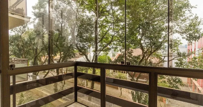 Apartamento no edifício califórnia, com 65m² privativos, 2 dormitórios, 2 banheiros, sacada e vaga de garagem fechada.