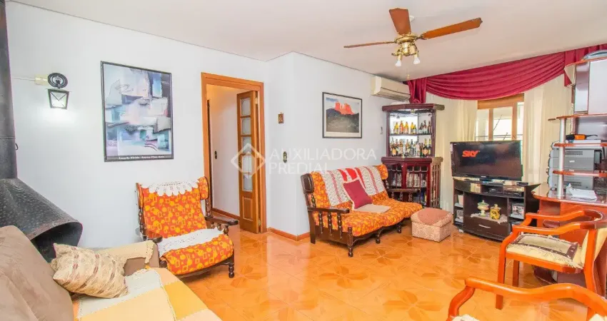 Diferenciado apartamento térreo de 3 dormitórios com 1 vaga no petrópolis – porto alegre!