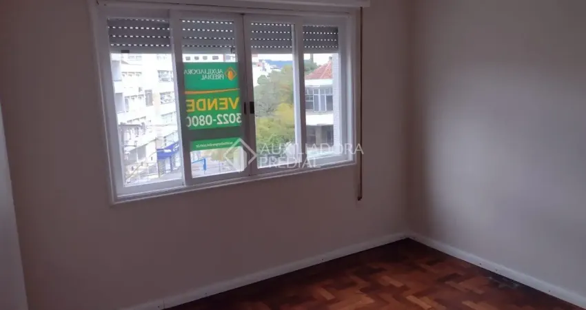 Apartamento espaçoso e clássico no coração do petrópolis — conforto, localização e charme em cada detalhe!
