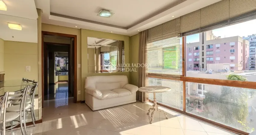 Apartamento de 02 dormitórios (suíte com closet): semi mobiliado, vista panorâmica e box duplo na plínio!