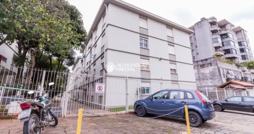 Apartamento com 2 dormitórios na avenida do forte. 69m², reformado e com boa orientação solar.