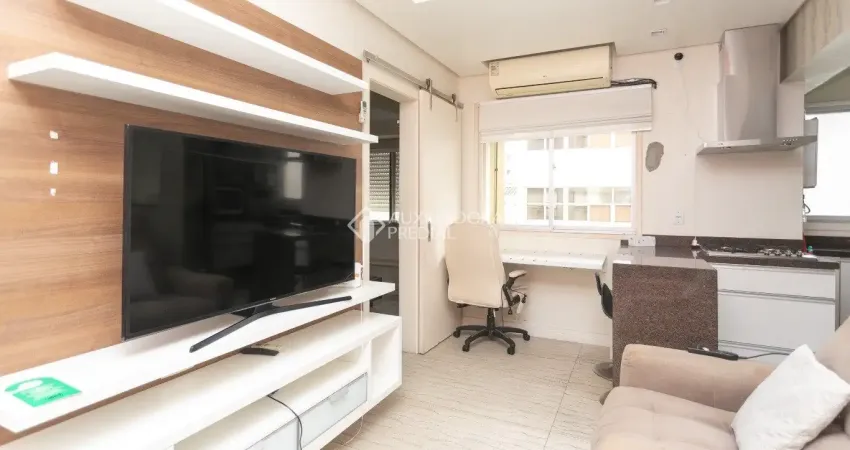 Apartamento mobiliado com 1 dormitório: sacada, no centro histórico e serviços de apart hotel