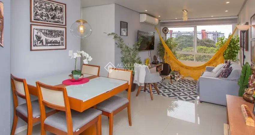 Charme e vista definida: apartamento 2 dormitórios (1 suíte), totalmente mobiliado!