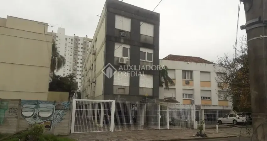 Amplo Apartamento com 2 Quartos com Garagem no bairro Santana