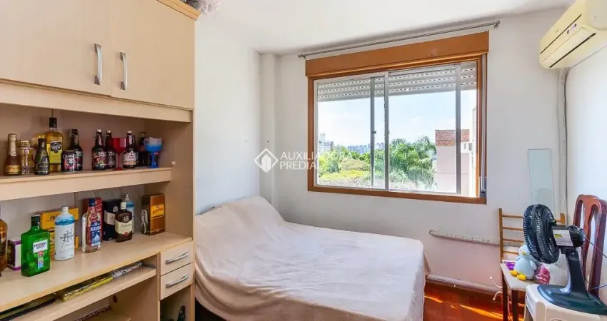 Amplo Apartamento 69 m2 no bairro Santo Antônio em Porto Alegre