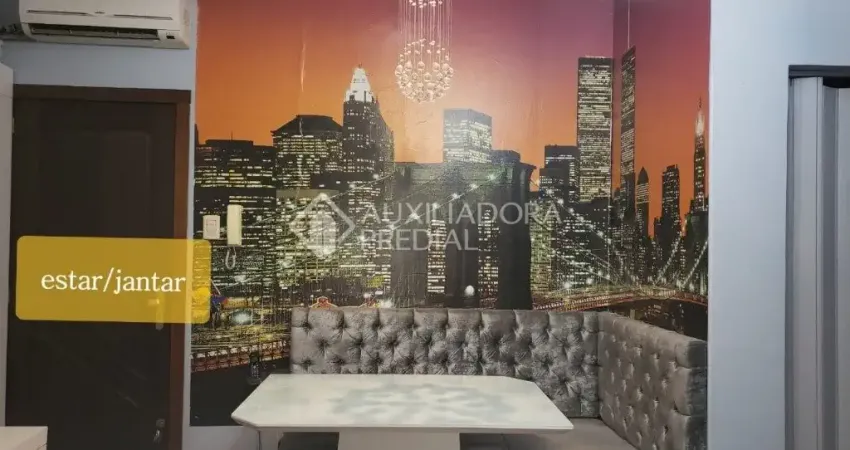 Apartamento de 50m2 ,2D, Rua Edu Chaves no bairro São João em Porto Alegre