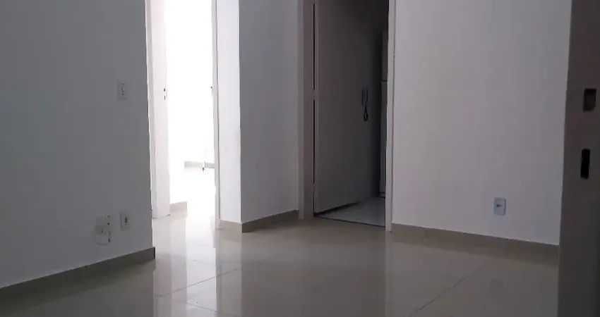 Apartamento térro com área externa no Total Ville II Virgem Santa.