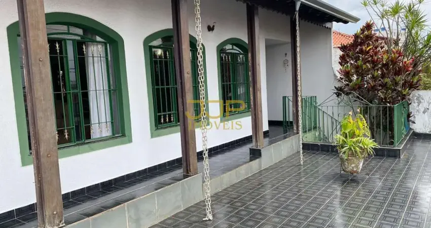 Casa á Venda com 364m, 3 dormitórios e 8 vagas - Jd Santa Mena