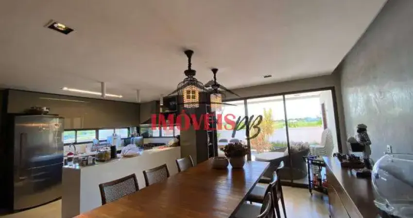 Casa em condomínio com 3 quartos, piscina privativa e a 7 min das praias