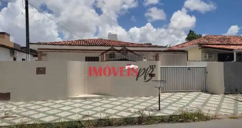 Casa no Jose Américo com Piscina, 3Qts s/1 suíte e 2 Salas