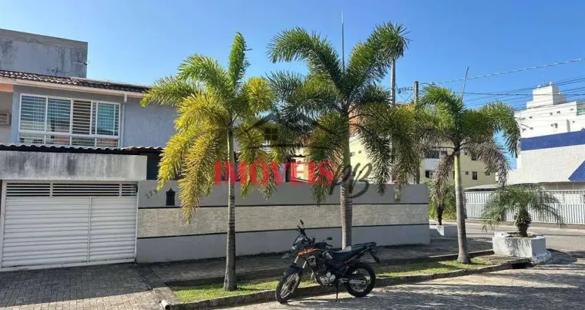 Casa de esquina a 200 metros da Orla do Bessa. Posição nascente sul