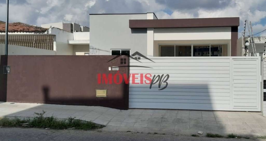Casa no Geisel com 3 quartos sendo 2 suítes com piscina
