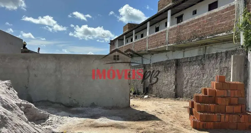 Terreno todo murado a 40 metros do calçamento na praia de Carapibus