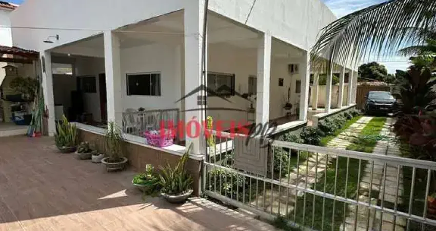 Belíssima casa na Praia do Amor, com excelente localização, super arejada.