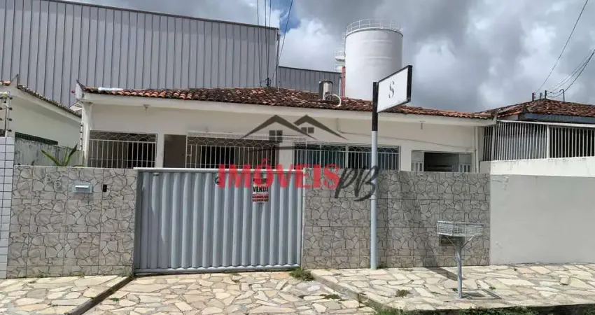 Casa no bairro de agua fria com otima localização com 3 quartos e 2 suítes.