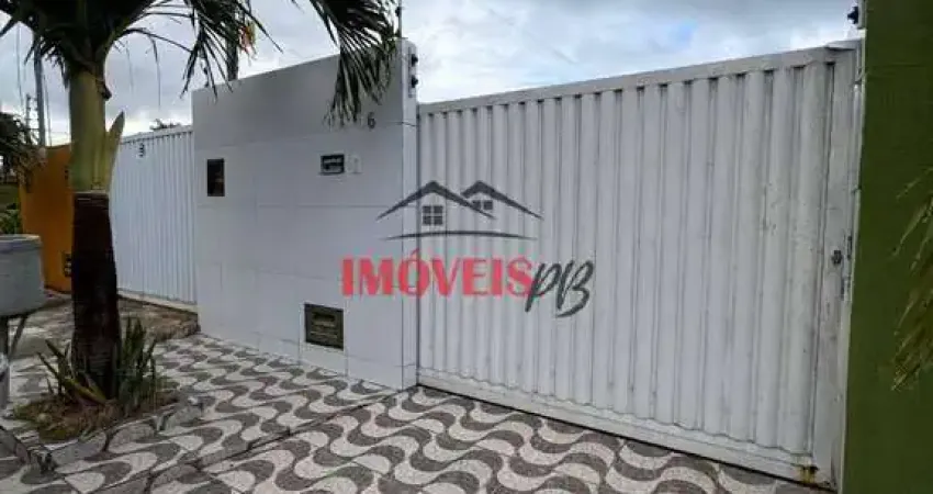 Casa mobiliada, posição sul, rua tranquila, com 2 quartos e 1 suíte.