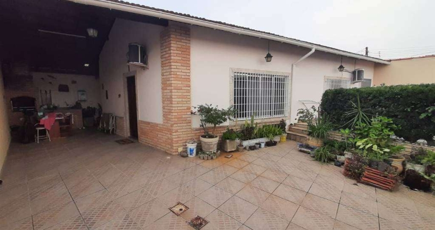 CASA ISOLADA COM 2 DORMITÓRIOS E PISCINA NO IMPERADOR