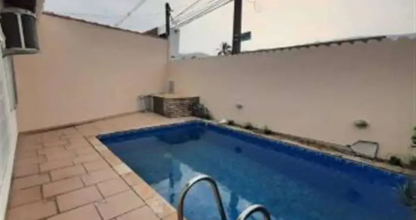 CASA ISOLADA COM 2 DORMITÓRIOS E PISCINA NO IMPERADOR